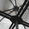 L intérieur du dome du clocheton. La tige verticale est le support de la croix et du coq