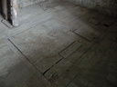 Le plancher de la chambre de l'horloge a été nettoyé (plusieurs centaines de kilos de crottes de pigeons et autres détritus....). La trappe a permis de monter les cloches