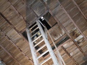 L'echelle neuve et le plafond de la chambre des cloches